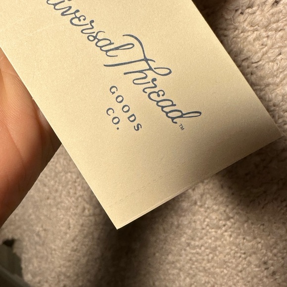 (NWT) Tan Chunky Knit V-neck Sweater size:small by Universal Thread - Picture 6 of 7